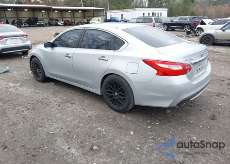 2017 Nissan Altima 2.5 S z USA, uszkodzony, nr VIN 1N4AL3AP8HN327503